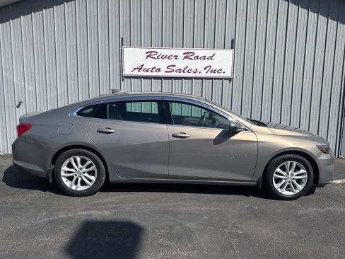 Used 2017 Chevrolet Malibu LT w/ Leather Package image 5