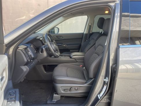 Used 2025 Nissan Pathfinder SV image 27