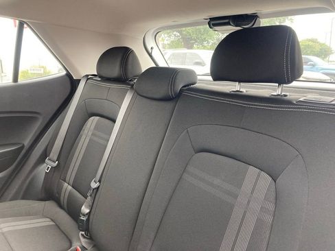 Used 2025 Hyundai Venue SEL image 9