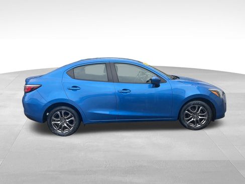 Used 2019 Toyota Yaris LE FWD image 8