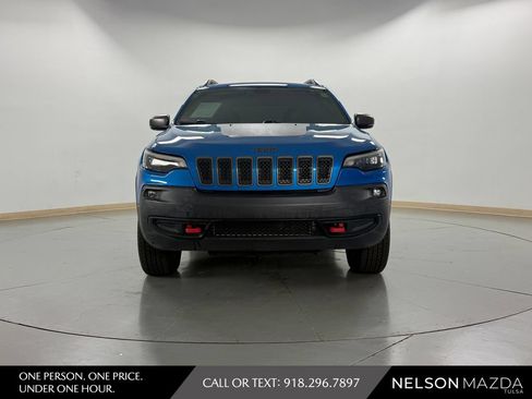 Used 2019 Jeep Cherokee Trailhawk w/ Comfort/Convenience Group AWD/4WD image 2