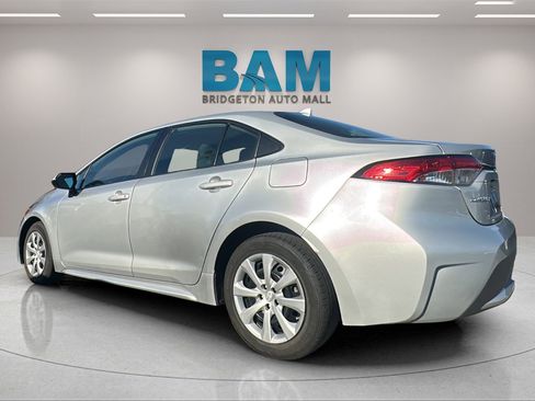 Used 2021 Toyota Corolla LE image 6