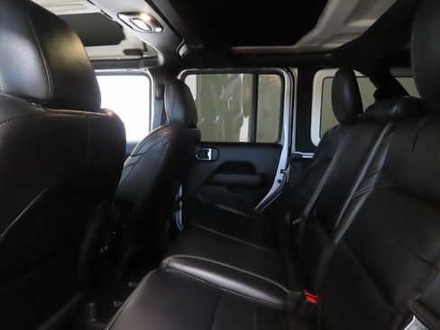 Used 2022 Jeep Wrangler Unlimited Sahara w/ Cold Weather Group AWD/4WD image 18