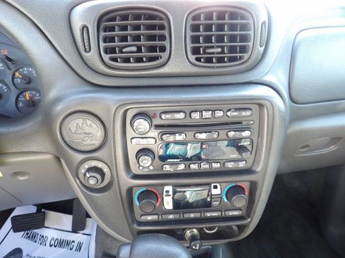 Used 2003 Chevrolet TrailBlazer LTZ image 32