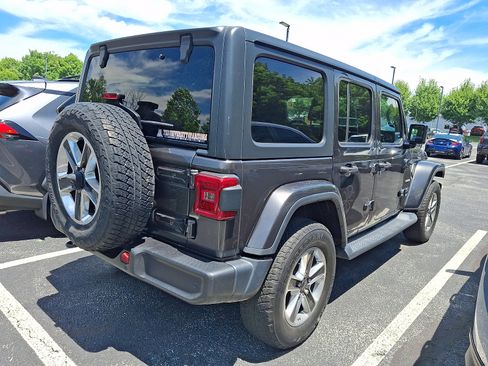 Used 2018 Jeep Wrangler Unlimited Sahara w/ Cold Weather Group AWD/4WD image 4