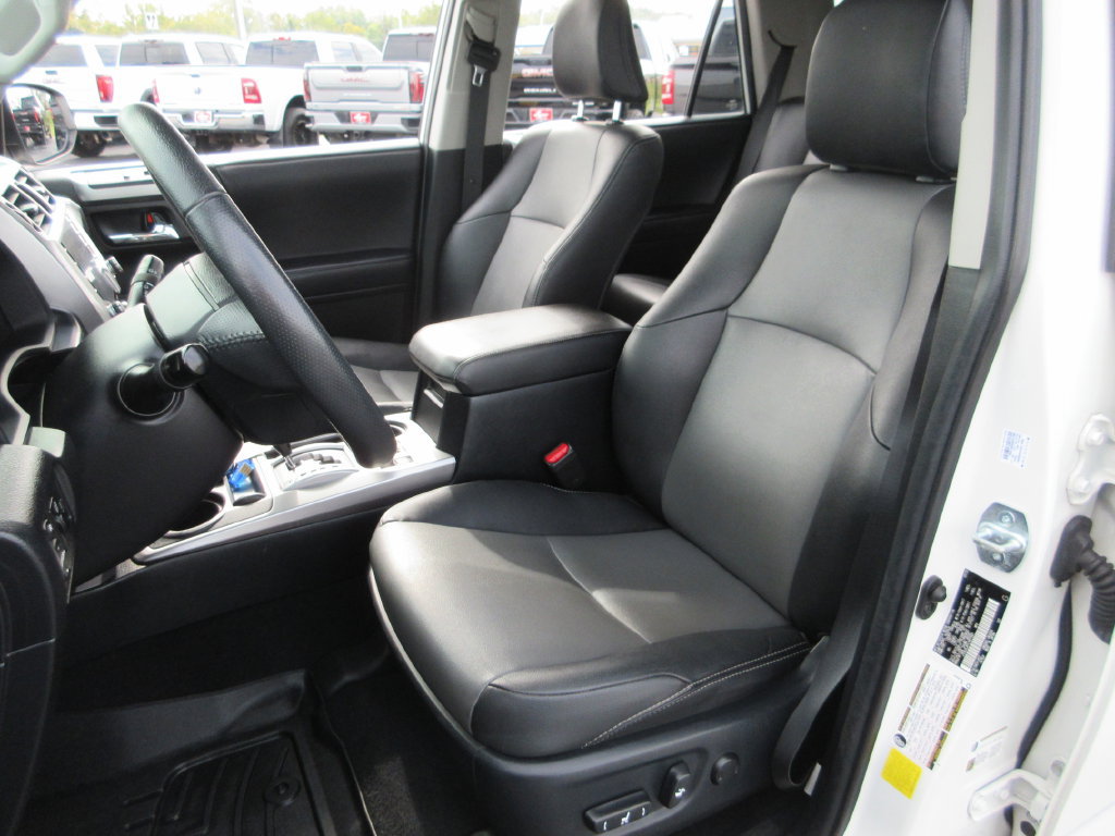 Used 2020 Toyota 4Runner SR5 Premium w/ Moonroof Package AWD/4WD image 19