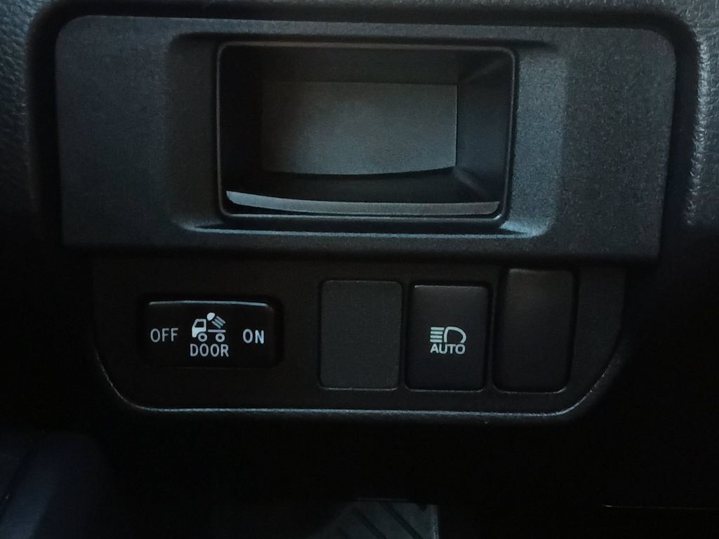 Used 2018 Toyota Tacoma SR w/ SR Convenience Package RWD image 12