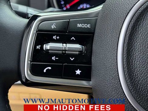 Used 2022 Kia Carnival EX FWD image 41