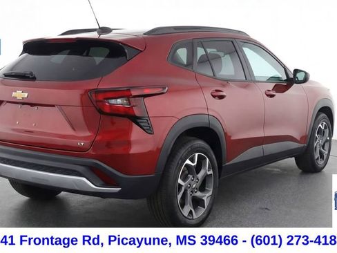 Used 2025 Chevrolet Trax LT w/ LT Convenience Package image 7