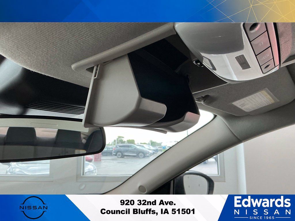 Used 2025 Nissan Sentra SR FWD image 26