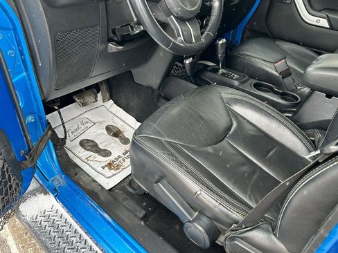 Used 2014 Jeep Wrangler Unlimited Sahara w/ Dual Top Group image 10