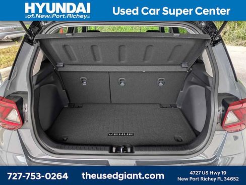 Certified 2025 Hyundai Venue Limited FWD image 12