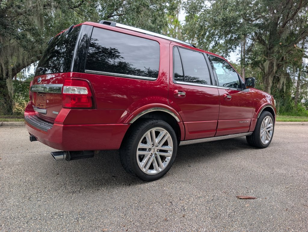 Used 2016 Ford Expedition Platinum RWD image 7