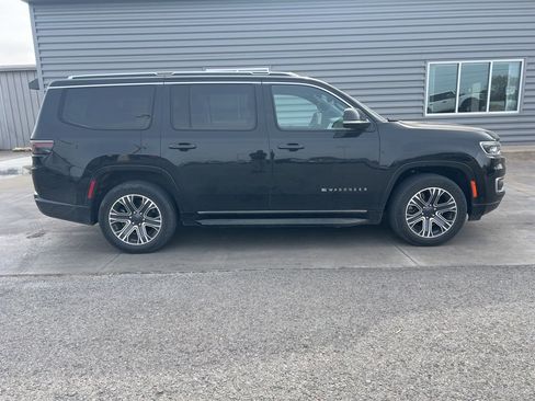 Used 2024 Jeep Wagoneer Series II w/ Flexible Seating Group image 4