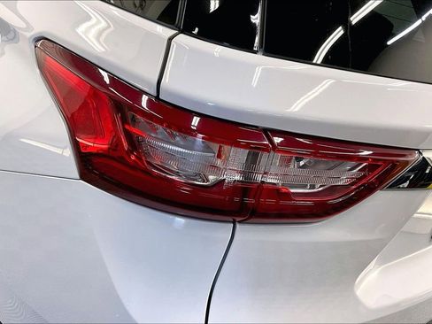 Used 2021 Chevrolet Traverse LT w/ LPO, Cargo Package AWD/4WD image 27