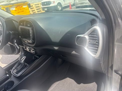 Certified 2023 Kia Soul LX w/ Option Group 015 FWD image 15