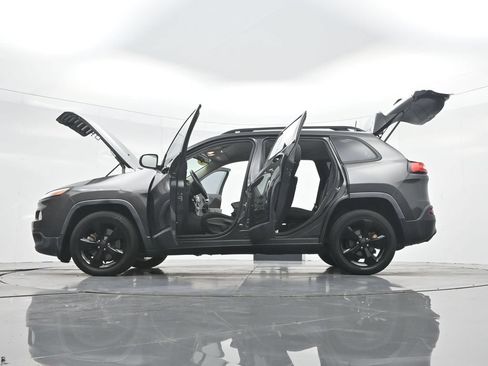Used 2016 Jeep Cherokee Latitude FWD image 45