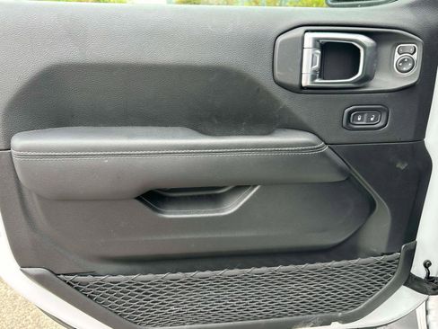 Used 2023 Jeep Wrangler Unlimited Sahara w/ Cold Weather Group image 16