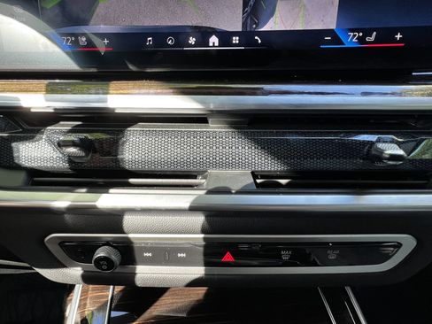 Used 2024 BMW X7 xDrive40i w/ Parking Assistance Package image 27