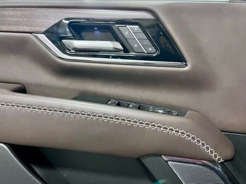 Used 2025 GMC Yukon Denali Ultimate w/ LPO, Floor Liner Package AWD/4WD image 28