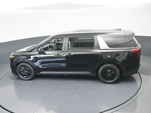 Used 2025 Kia Carnival image 46