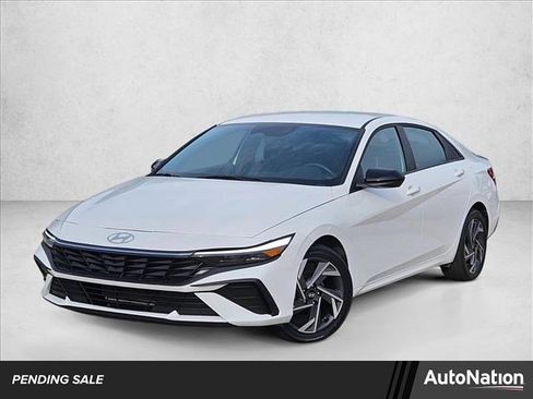 Used 2025 Hyundai Elantra Sport image 1