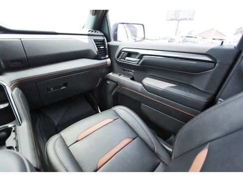 Used 2023 GMC Sierra 1500 AT4 w/ Technology Package AWD/4WD image 11