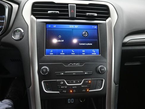 Used 2019 Ford Fusion SE FWD image 9