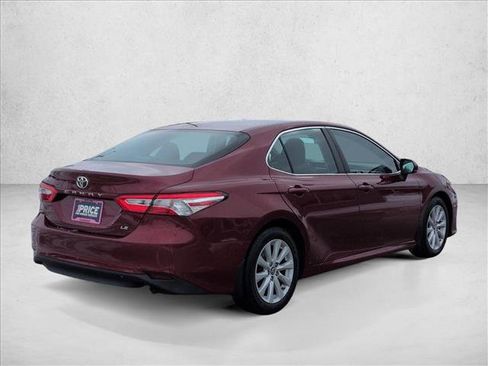 Used 2018 Toyota Camry LE image 5