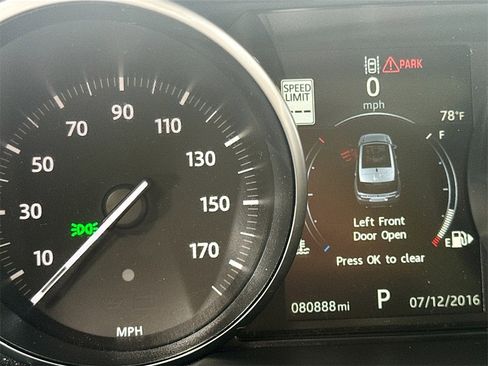 Used 2017 Land Rover Range Rover Sport HSE image 13