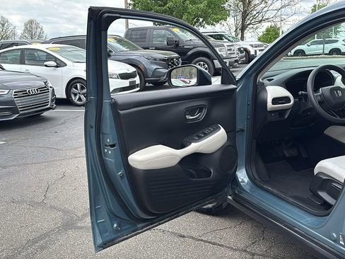 Certified 2025 Honda HR-V LX image 11