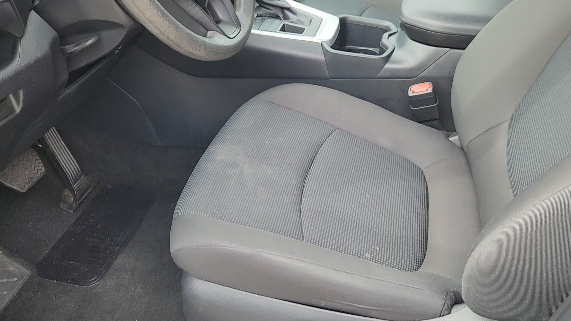 Used 2025 Toyota RAV4 LE AWD/4WD image 28