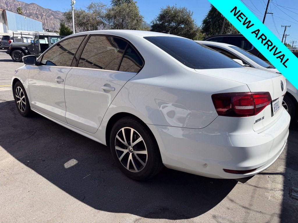 Used 2017 Volkswagen Jetta SE FWD image 4