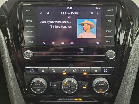 Used 2022 Volkswagen Passat 2.0T SE image 25