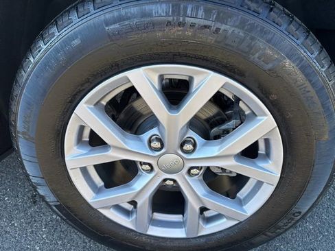 Certified 2022 Jeep Grand Cherokee Limited image 8