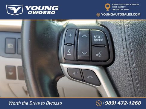 Used 2018 Toyota Highlander Plus FWD image 12