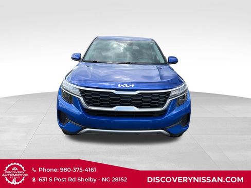 Used 2023 Kia Seltos LX AWD/4WD image 2