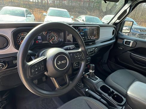 Used 2024 Jeep Gladiator Sport image 24