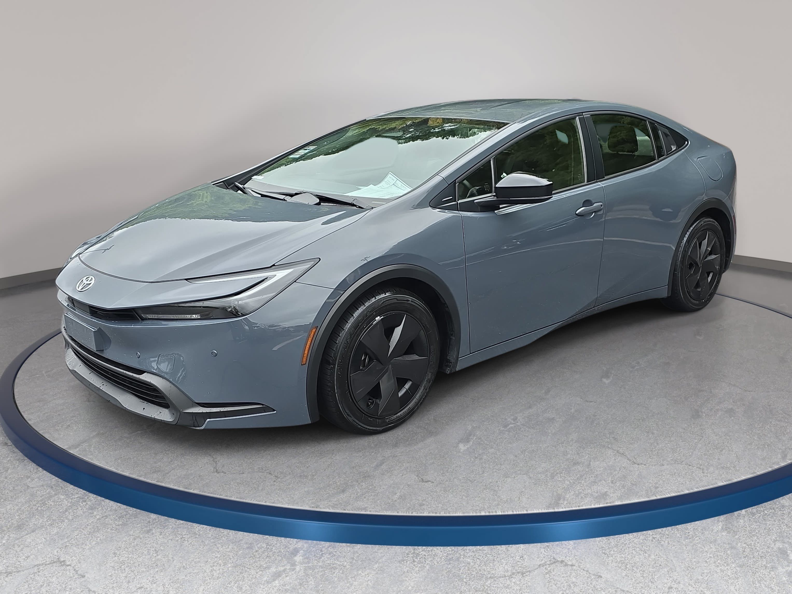 Used 2025 Toyota Prius LE FWD image 1
