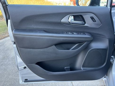 New 2026 Chrysler Pacifica Select image 20