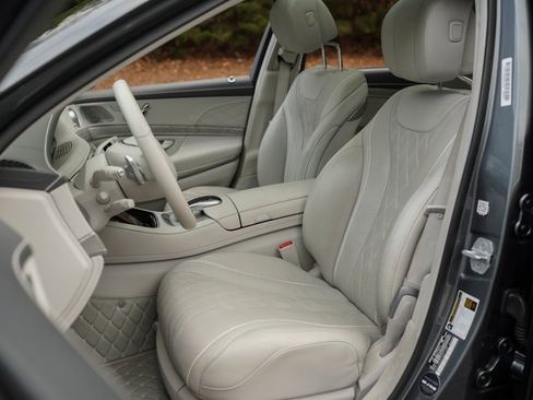 Used 2017 Mercedes-Benz S 550 Sedan image 22