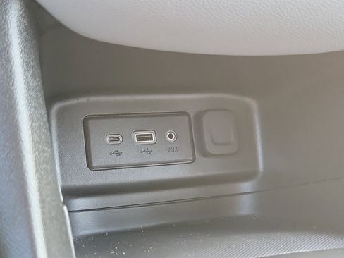 Used 2022 Chevrolet Equinox LT w/ Driver Convenience Package image 34