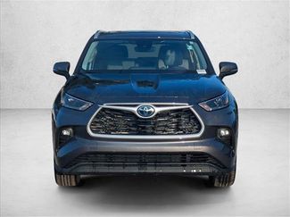 Used 2022 Toyota Highlander XLE FWD video 2