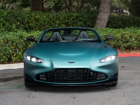 Used 2023 Aston Martin V8 Vantage Roadster image 6