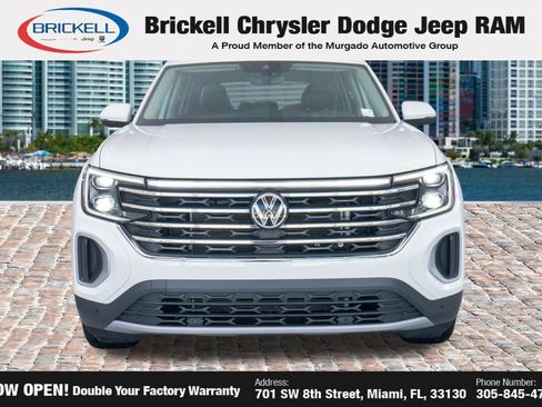 Used 2025 Volkswagen Atlas SE FWD image 2