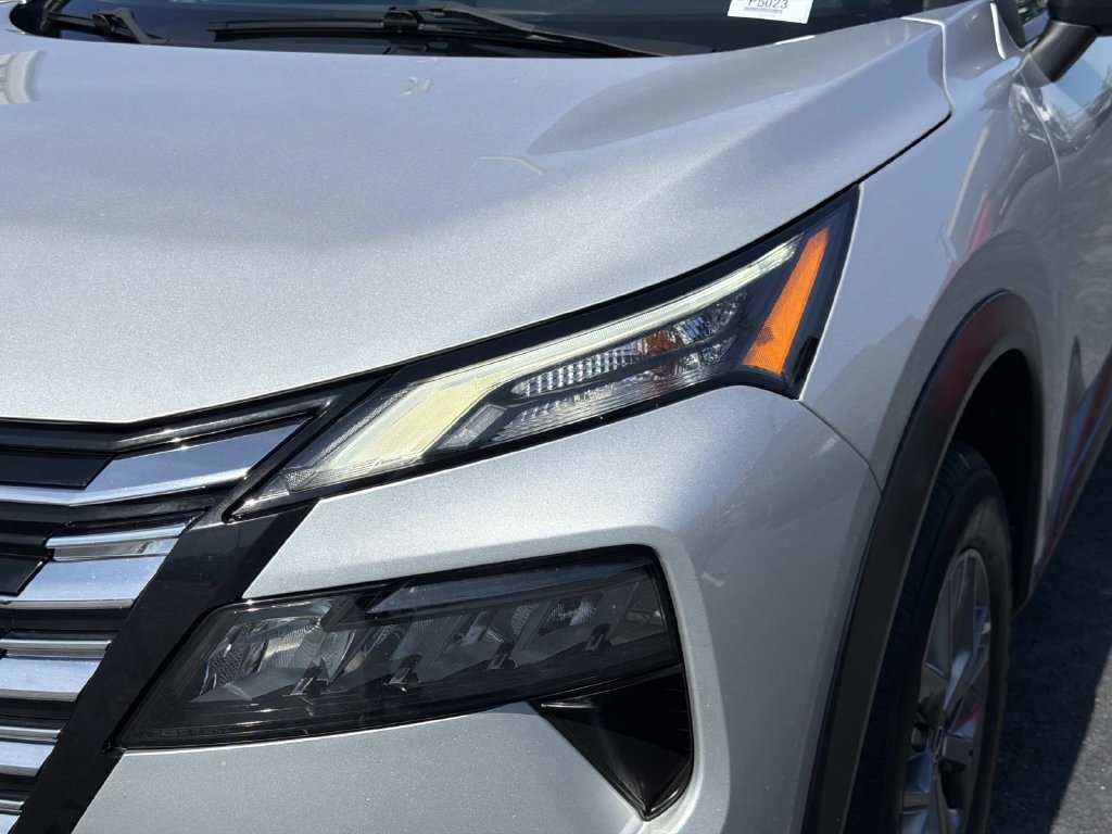 Used 2024 Nissan Rogue S AWD/4WD image 10
