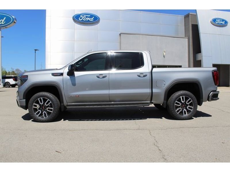 Used 2024 GMC Sierra 1500 AT4 w/ Technology Package AWD/4WD image 2