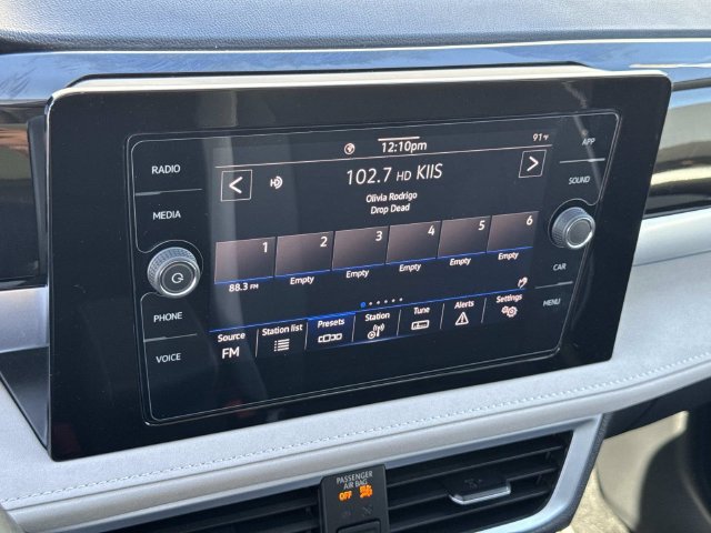 Certified 2025 Volkswagen Taos SE FWD image 16