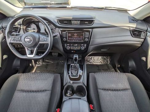 Used 2019 Nissan Rogue SV w/ Premium Package FWD image 17