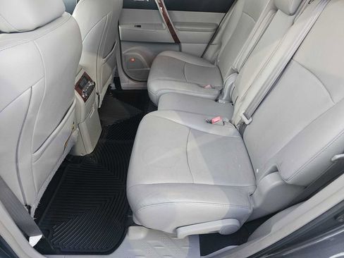 Used 2013 Toyota Highlander Limited image 12